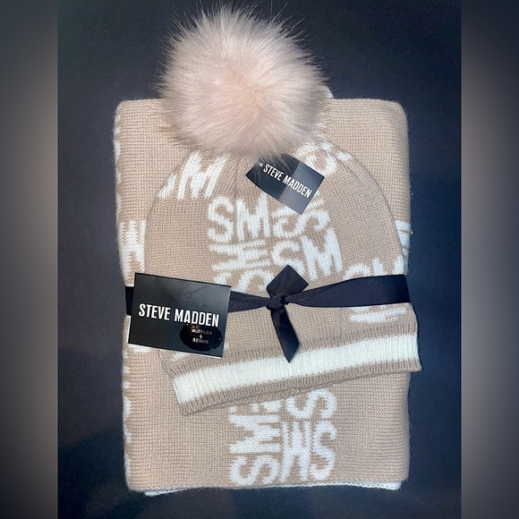 Steve Madden Hat & Scarf Set - Picture 2 of 3